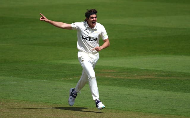 Sean abbott Bowling.