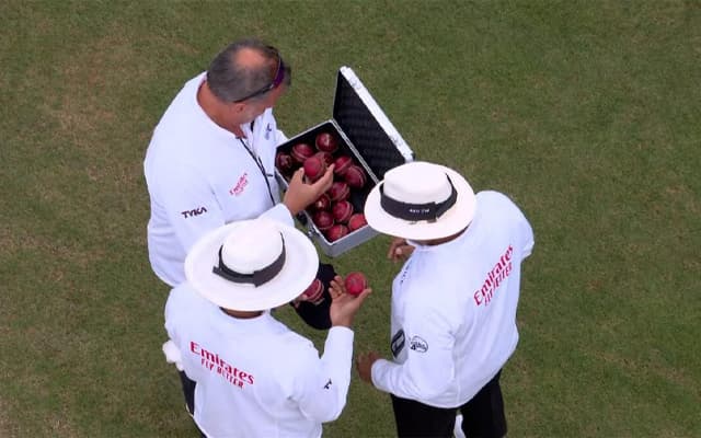 Umpires Ashes day 4