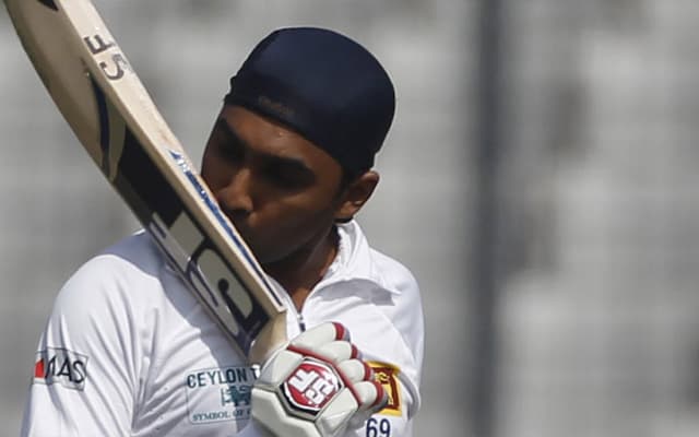 Jayawardene kissing his bat