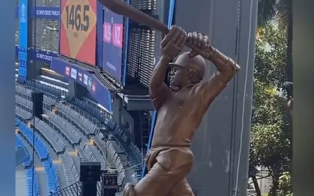 Tendulkar statue