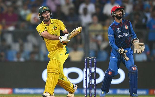 Glenn-Maxwell-and-Ikram-Alikhil