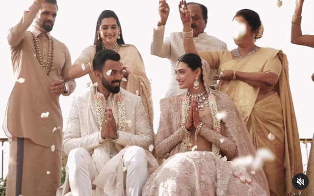 KL Rahul and Athiya Shetty 1st marriage anniversary