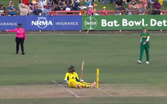 Alana King smashes six and stumps in same ball, video goes viral