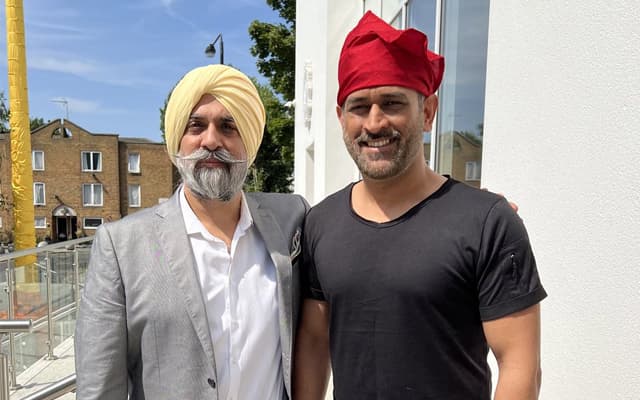 MS Dhoni at Gurudwara.