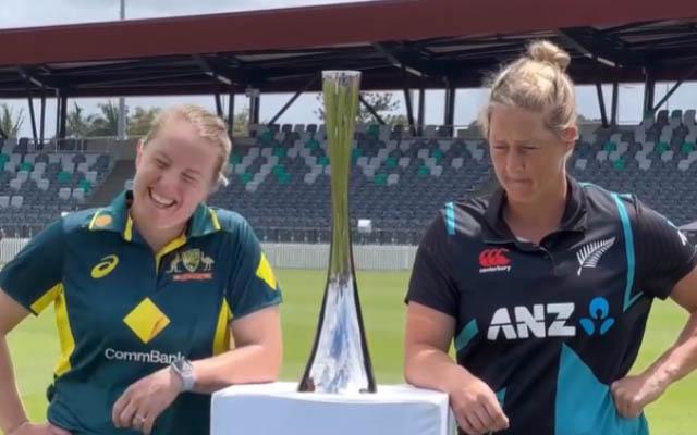 ' I didn't realise Harmanpreet was 9? ' - Alyssa Healy's hilarious banter with Sophie Devine goes viral