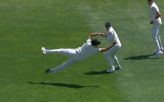 Daryl Mitchell's eye-grabbing catch results in Root's wicket