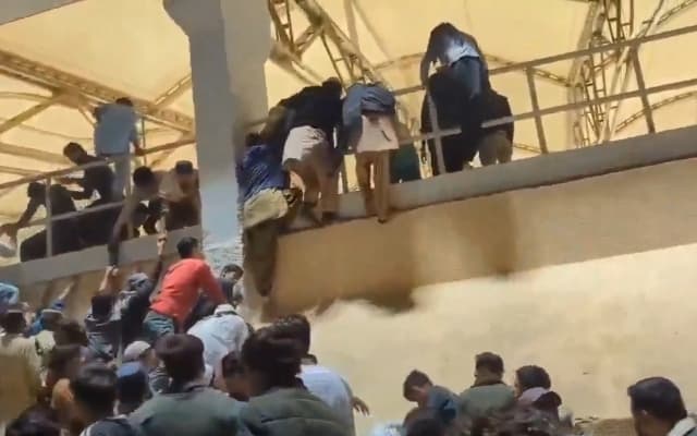 Watch: Fans breach security at National Stadium in Karachi during opening ceremony