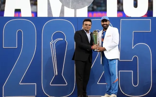 Rohit Sharma receiving Trophy