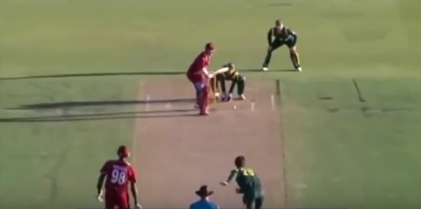 Sunil Narine hits Maxwell for 4 Consecutive Sixes