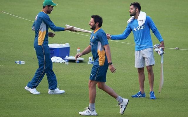 Virat Kohli Ted His Bat To Mohammad Amir For The Second Time During